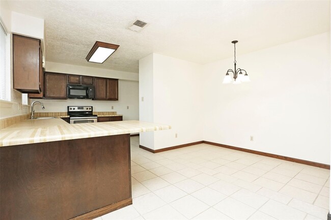 Photo - 1418 Crawley Ct