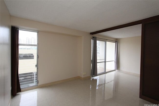 Photo - Kapiolani Manor 1 bedroom, 1 bath, 1 parking, 6th Floor Unidad 608