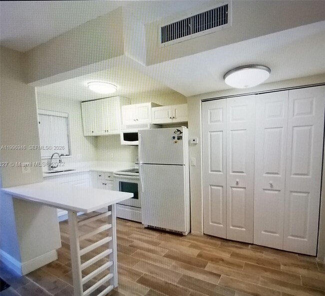 Photo - 12500 NE 5th Ave Unidad 309