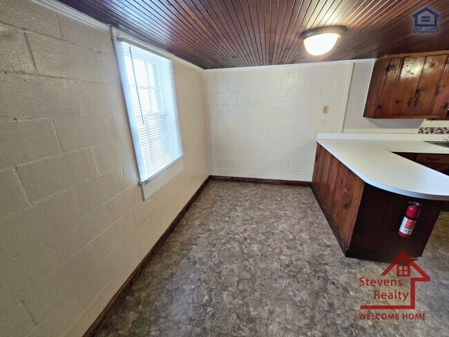 Photo - 1364 Crescent Dr