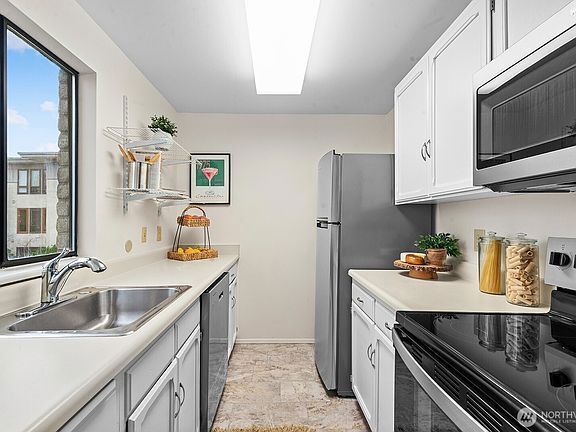 Building Photo - 610 Aloha St Unit 12