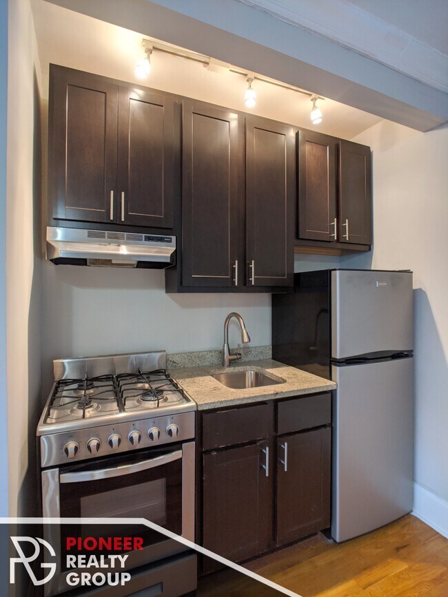 Photo - 4737 N Hermitage Ave