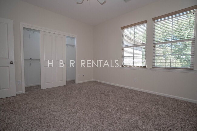 521 S Altura Ct