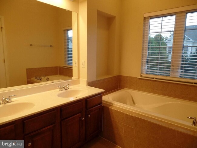 Photo - 4631 Carisbrooke Ln