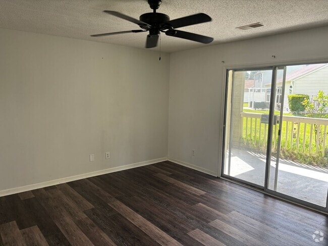 Building Photo - 2 Bedroom 2 bath on bottom floor at Myrtle... Rental