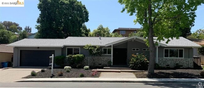 Building Photo - 1801 Sereno Dr Rental