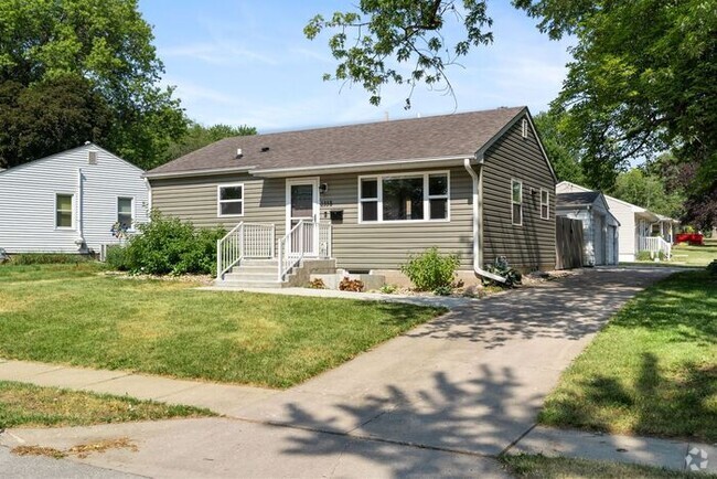 Building Photo - $1,895 | 2 Bedroom, 2 Bathroom House | Pet...