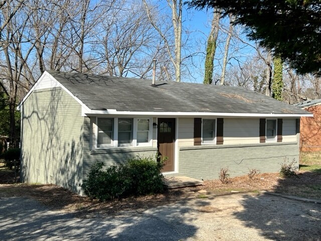 Photo - 1202 Merritt Dr House