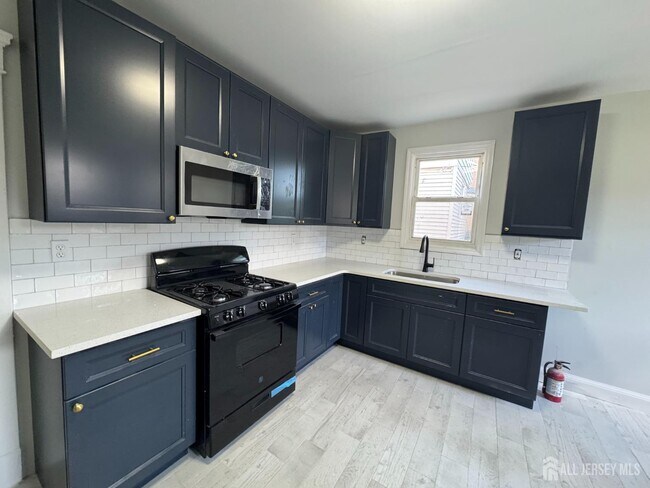 Building Photo - 266 Sandford St