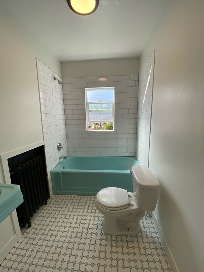 Photo - 2445 Custer Ave