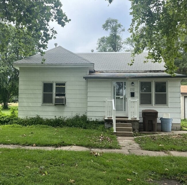 Building Photo - 212 W 5th St