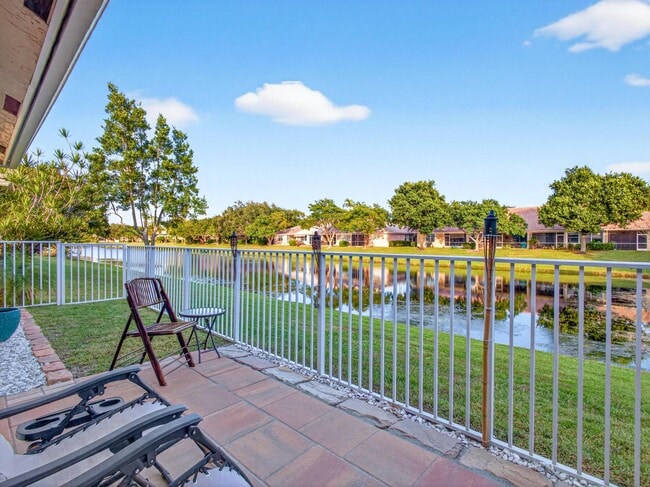 Photo - 233 W Coral Trace Cir