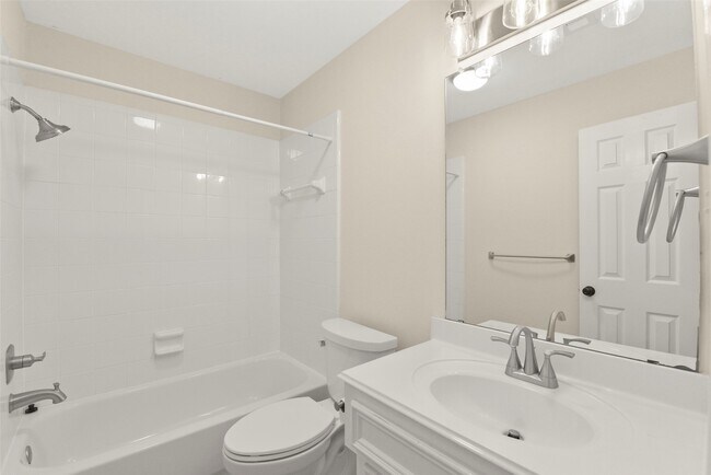 Building Photo - 1915 Lytham Ln