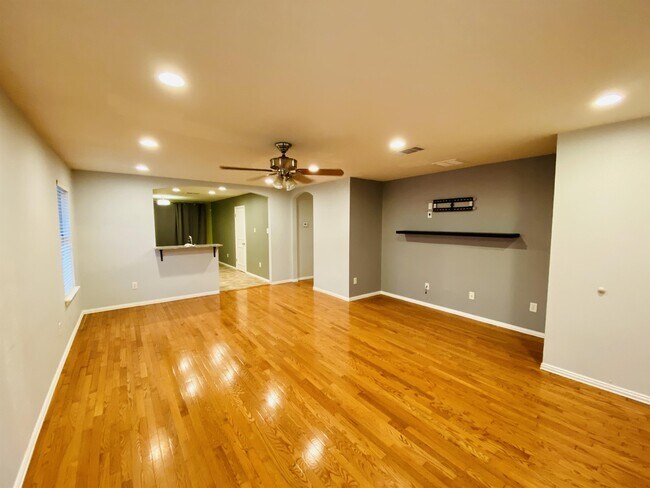 Photo - 3811 Julianas Way