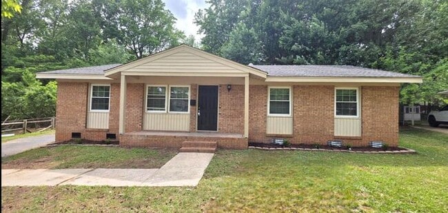 Building Photo - Renovated 4BD/1.5BA Ranch in Windsor Park!