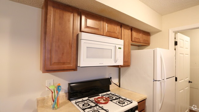 Kitchen - 2BR, 2BA - 918 SF - The Peach Blossom
