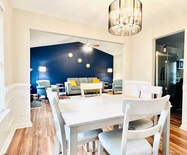 Photo - 700 Mossburn Ct