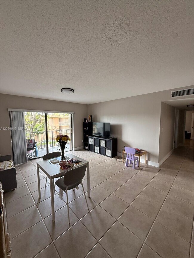 Photo - 10431 N Kendall Dr Unit D306