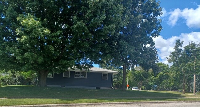 Photo - 211 W. Decorah Rd.