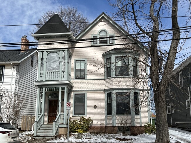 Building Photo - 168 Weymouth St Unit 2-2