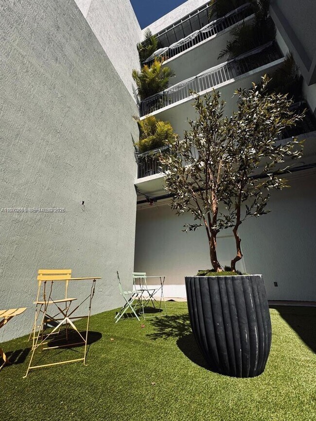 Photo - 3422 NW 5th Ave Unit 105