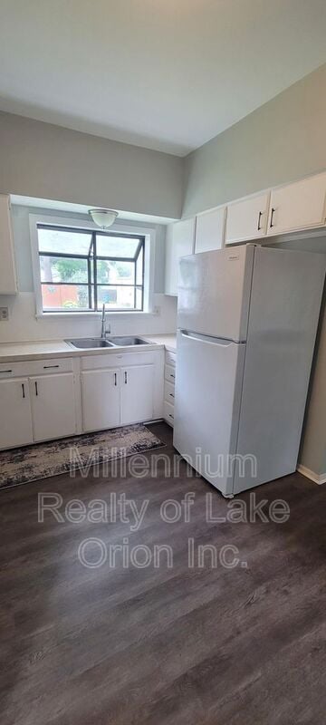 Photo - 747 N Main St