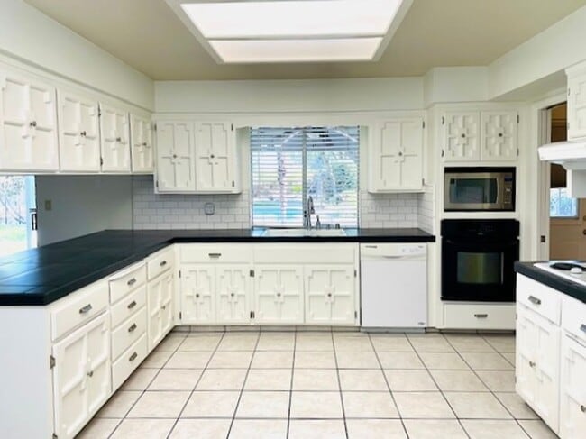 Photo - $3,300 Fowler & Shepherd, 4 Bed / 2.5 Bath...