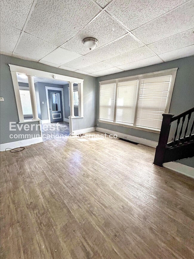 Photo - 2213 E 82nd St