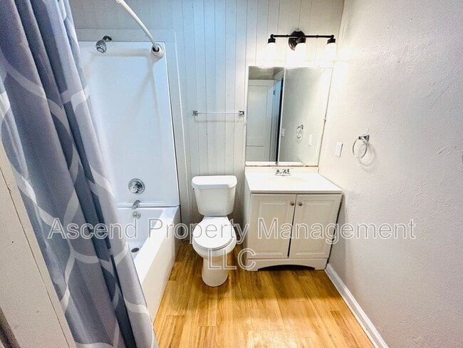 Photo - 217 Sequoia Dr