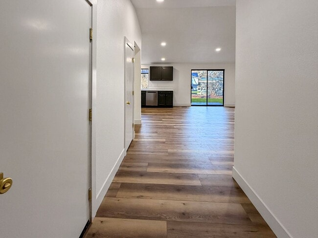 Photo - Renovated 4BR/2BA Boise Home – Modern Kitchen, Vaulted Ceilings & Fenced Backyard, Minutes to BSU...