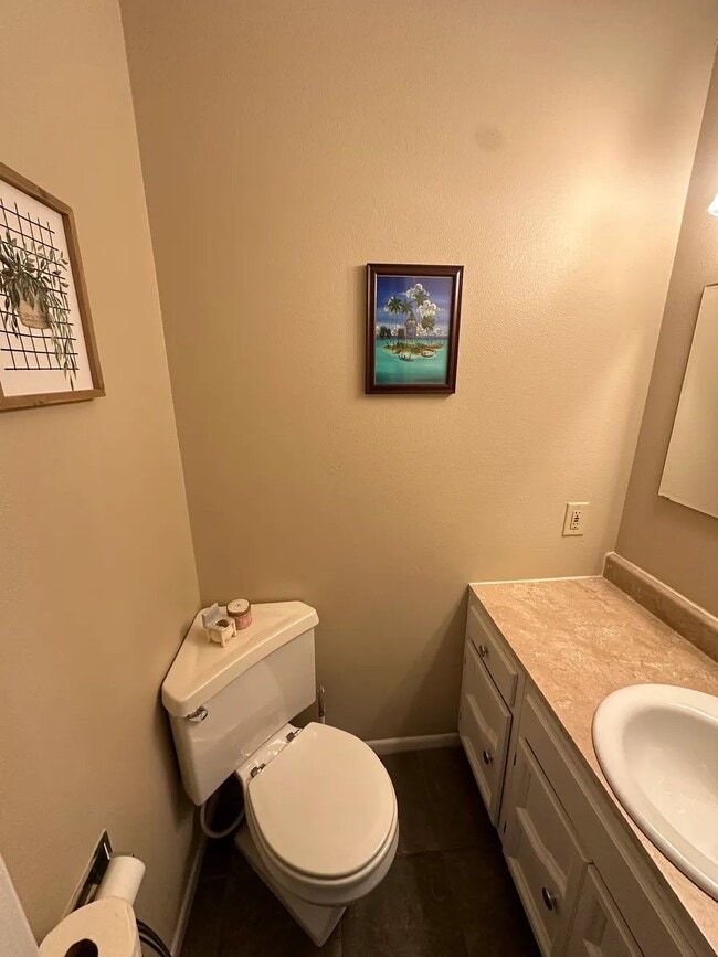 Medio baño en la planta principal - 1309 Ontario Cir