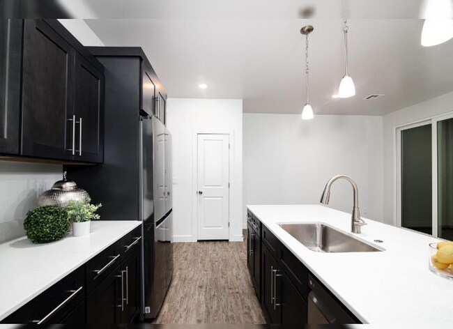 Photo - 1055 W Province Way