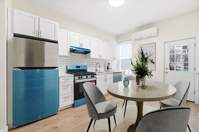 Photo - 202 Bowers St