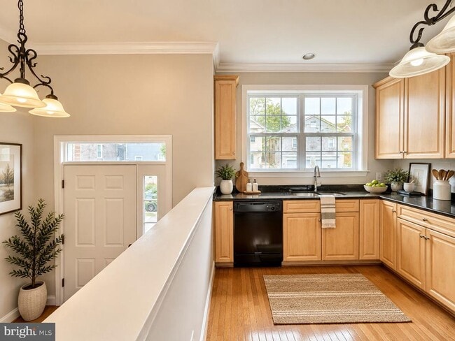 39 W 5th St