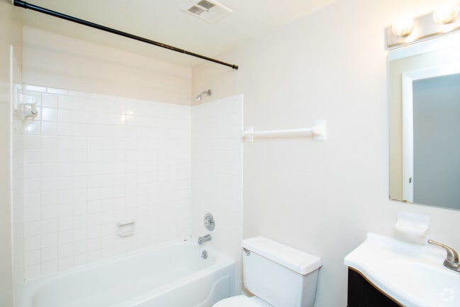 1BR, 1BA - 791 SF