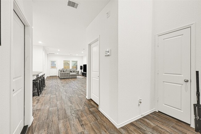 Photo - 31207 Heddington Ln