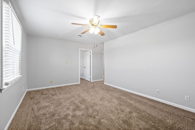 Photo - Cozy Two Bedroom Apartment Unidad 752 Bancroft Cr-D
