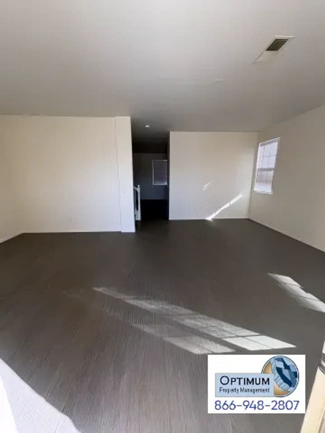 Photo - Spacious 5-Bedroom, 3-Bathroom Home with Loft in Victorville