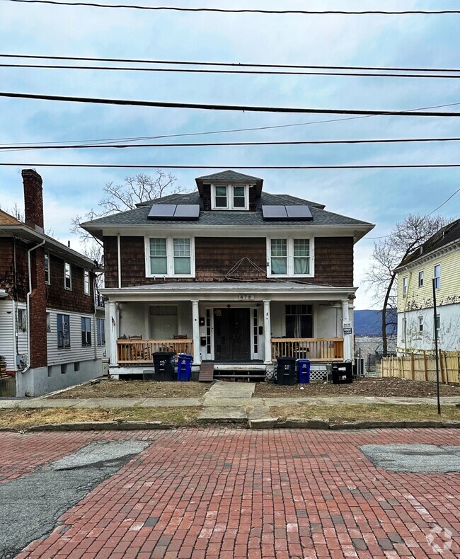 Building Photo - 478 Liberty St Unit 2 Rental