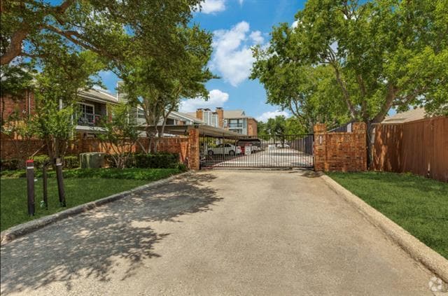 Building Photo - 18333 Roehampton Dr Unit 1017 Rental
