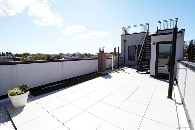 Photo - 333 Tompkins Ave Unit PH2