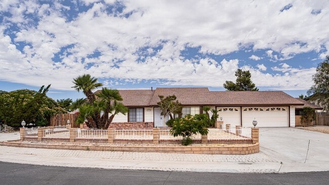 Building Photo - Beautiful large corner lot
