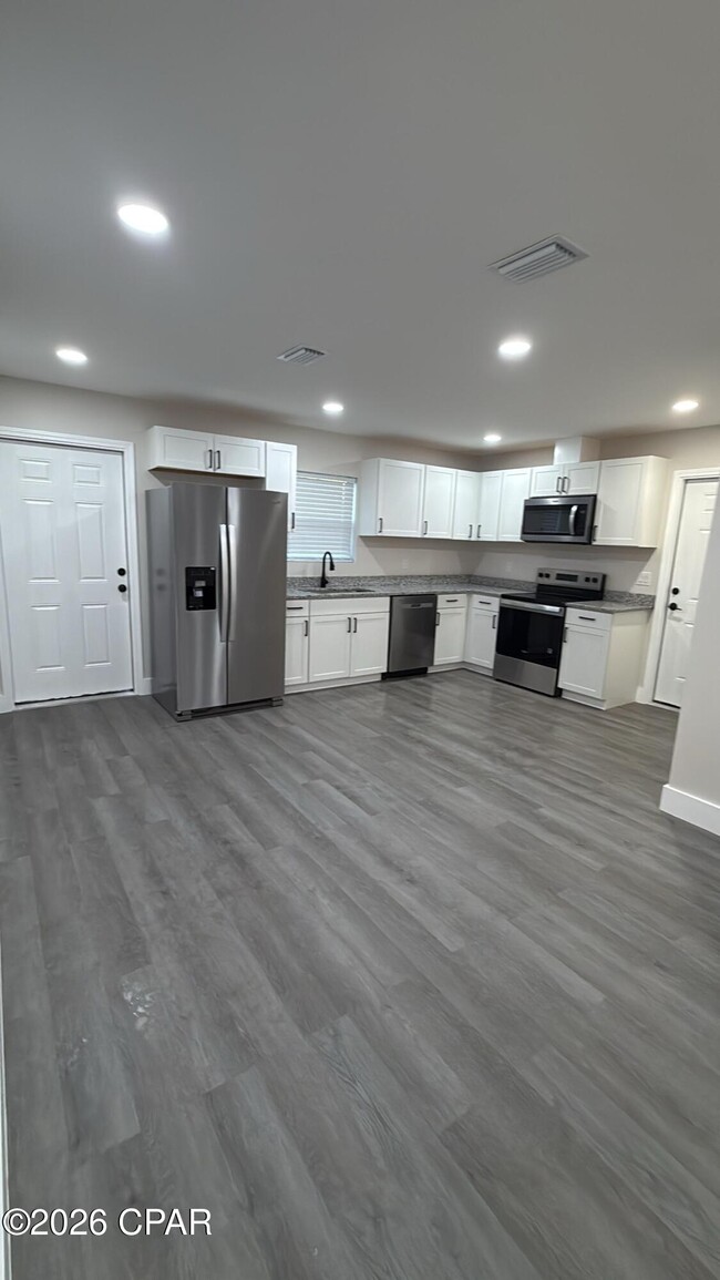 Photo - 801 E 12th St