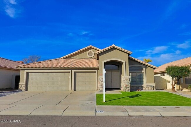 Building Photo - Remodeled Ahwatukee 4br Rental