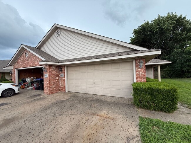 Building Photo - 1807 Wilder Ln Unit B