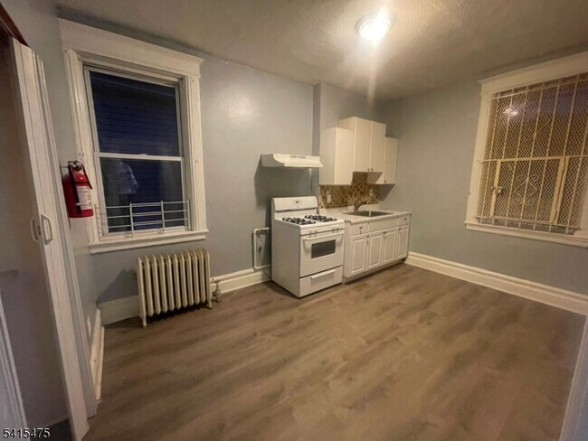 43 Mapes Ave Unit 2L
