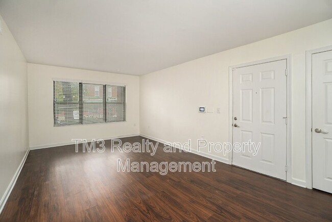 Photo - 425 W 9th St Townhome