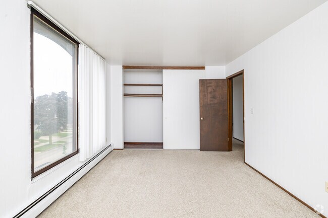 1BR, 1BA - 600SF - Bedroom