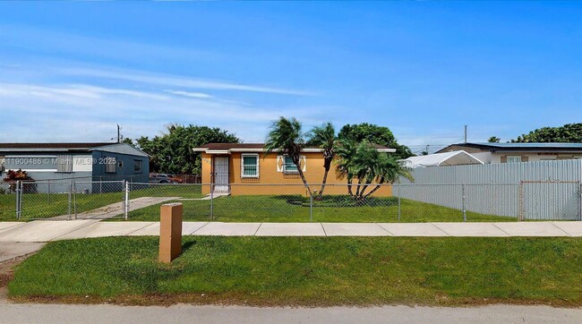 Photo - 830 NW 3rd St