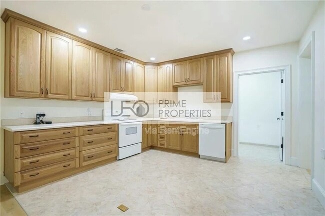 Photo - 2262 Meadowvale Dr NE